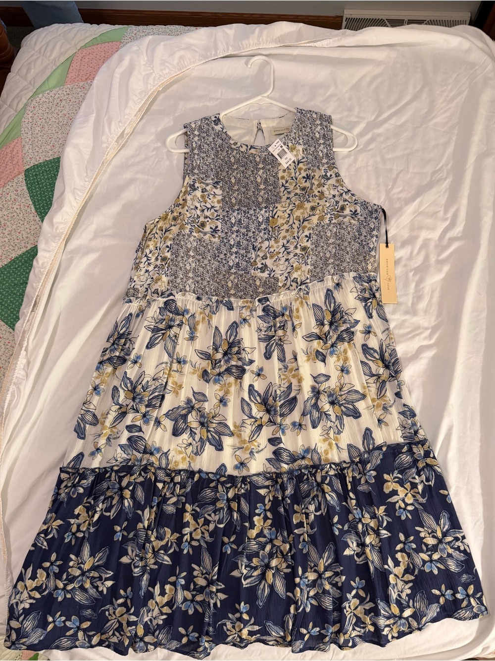 Women’s NWT XS Floral Sleeveless Dress in Navy, White & Yellow